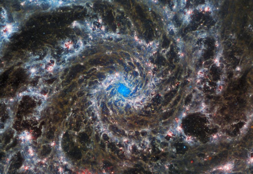 Images de la galaxie du Fantôme capturée par le télescope James Webb